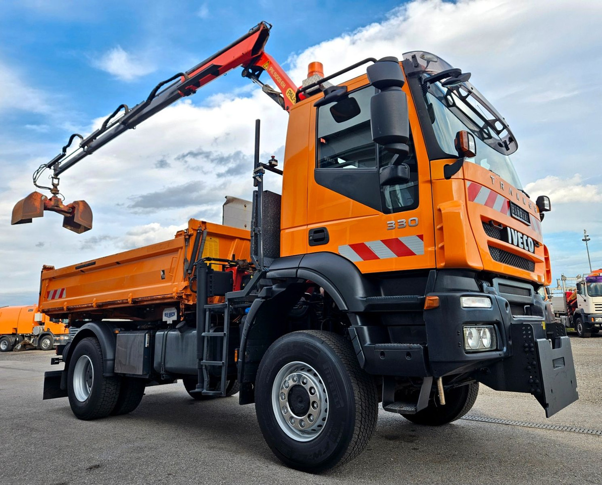 Iveco Trakker 190T33 4x4 Euro5 Kran Palfinger Funk - Kallurauto, Kraanaga veoauto: pilt 3 Iveco Trakker 190T33 4x4 Euro5 Kran Palfinger Funk - Kallurauto, Kraanaga veoauto: pilt 3