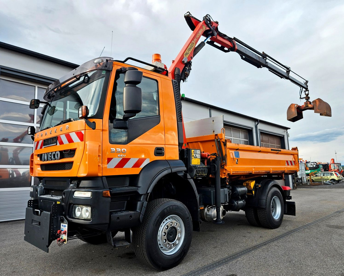 Iveco Trakker 190T33 4x4 Euro5 Kran Palfinger Funk - Kallurauto, Kraanaga veoauto: pilt 1 Iveco Trakker 190T33 4x4 Euro5 Kran Palfinger Funk - Kallurauto, Kraanaga veoauto: pilt 1