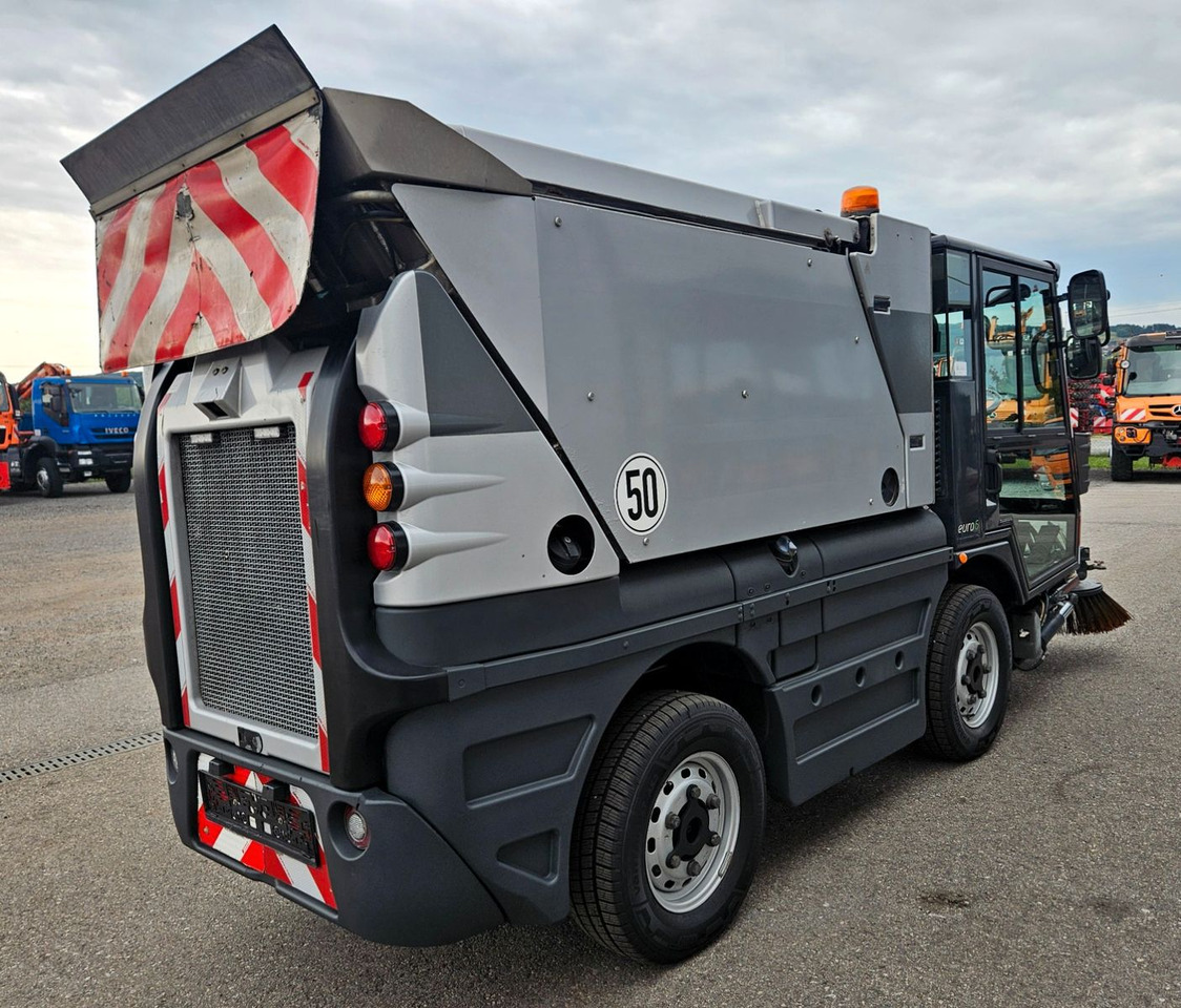 Schmidt Swingo Compact 200 Euro6 - Tänavapühkimismasin: pilt 4 Schmidt Swingo Compact 200 Euro6 - Tänavapühkimismasin: pilt 4