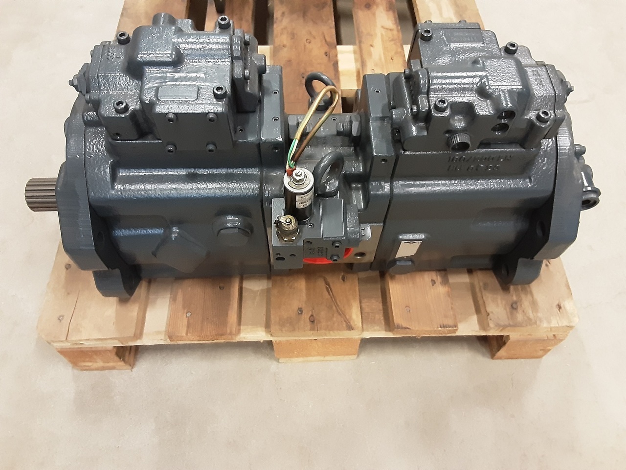 Kawasaki K3V140DT-151R-9NE9-AHV - Hüdrauliline pump - Ekskavaator: pilt 1 Kawasaki K3V140DT-151R-9NE9-AHV - Hüdrauliline pump - Ekskavaator: pilt 1