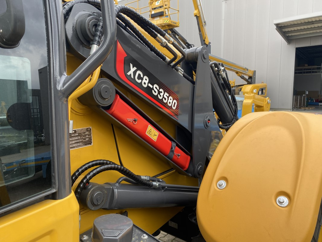 Ekskavaator-laadur XCMG XC8-S3580: pilt 13