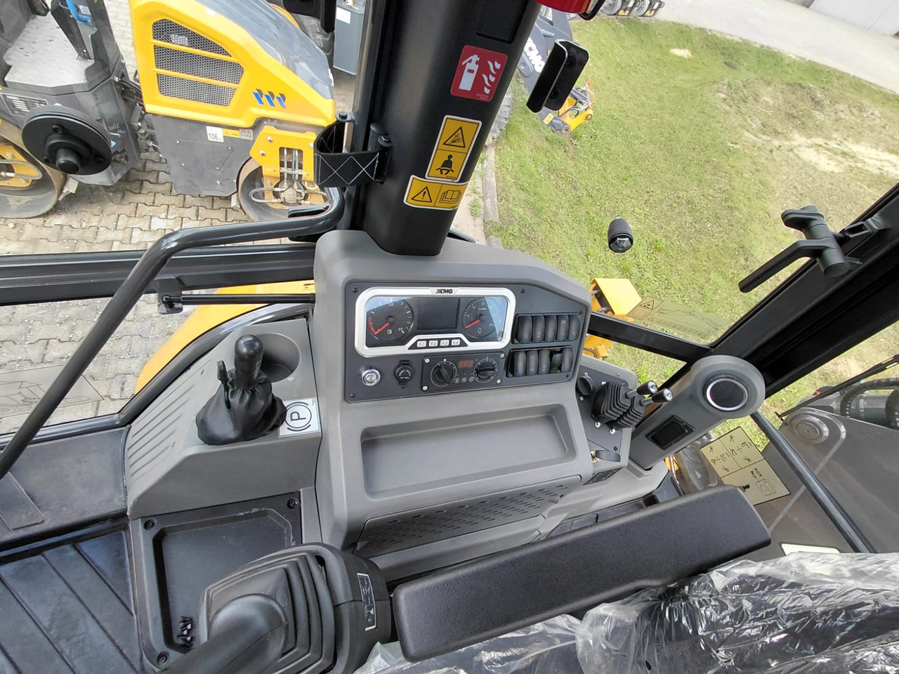 Ekskavaator-laadur XCMG XC8-S3580: pilt 9