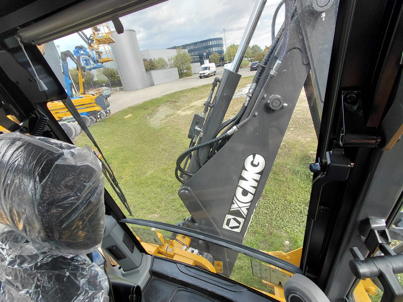 Ekskavaator-laadur XCMG XC8-S3580: pilt 11