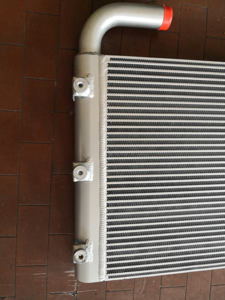 HITACHI ZX 160LC3 4668376 - Õlijahuti - Lintekskavaator: pilt 2 HITACHI ZX 160LC3 4668376 - Õlijahuti - Lintekskavaator: pilt 2