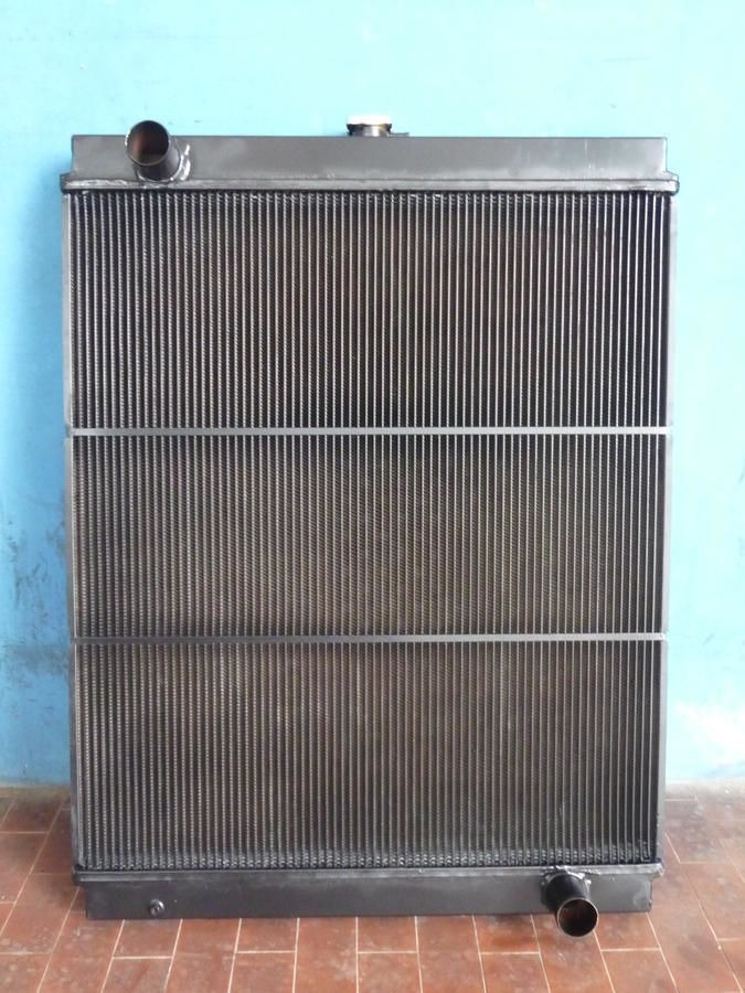 • RADIATORE NEW HOLLAND E195/215/245/ 87339771-72210130 - Radiaator: pilt 1 • RADIATORE NEW HOLLAND E195/215/245/ 87339771-72210130 - Radiaator: pilt 1