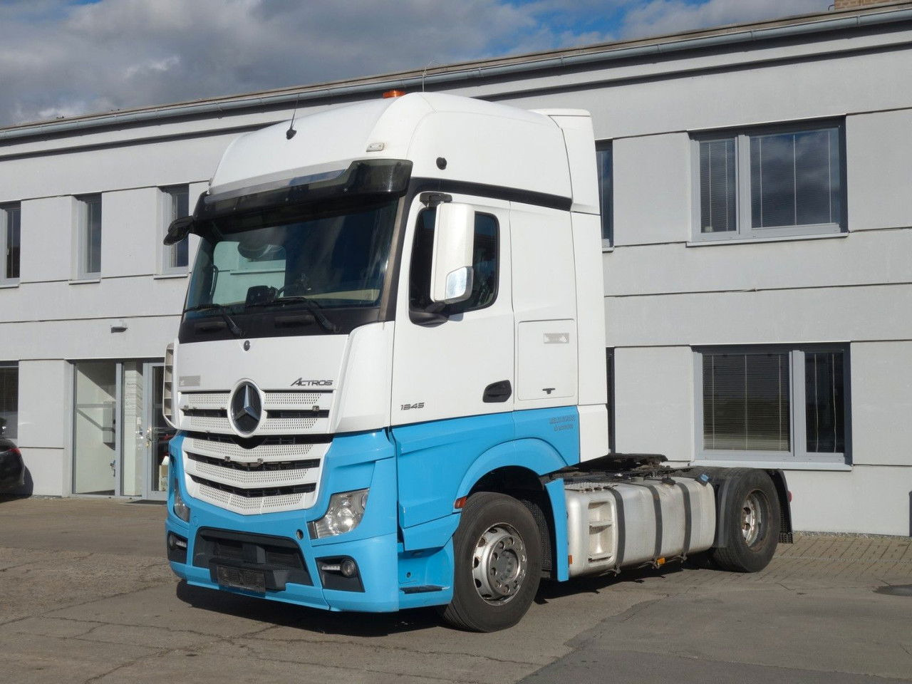Mercedes-Benz Actros 1845 Giga Space, Standard - Sadulveok: pilt 1 Mercedes-Benz Actros 1845 Giga Space, Standard - Sadulveok: pilt 1