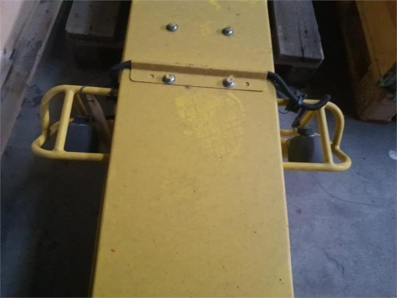 John Deere 8400 Tud - Kaarutusseadmed: pilt 3 John Deere 8400 Tud - Kaarutusseadmed: pilt 3