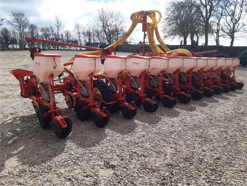 Maschio Gaspardo Manta XL 12 rk med PA1 fronttank - Külvimasin: pilt 2 Maschio Gaspardo Manta XL 12 rk med PA1 fronttank - Külvimasin: pilt 2