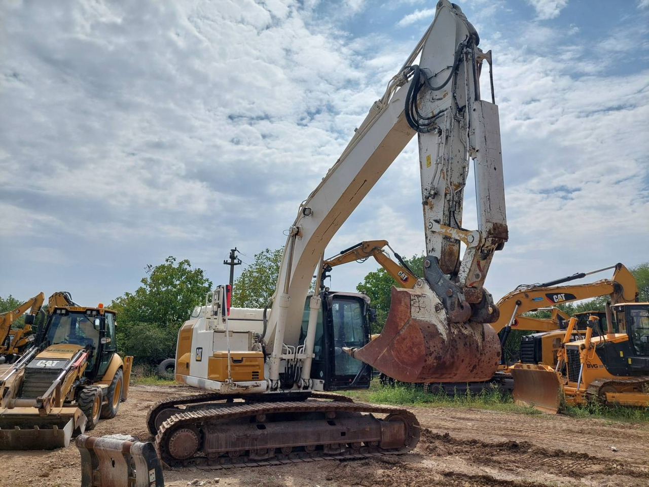 CAT 326FL - Lintekskavaator: pilt 2 CAT 326FL - Lintekskavaator: pilt 2