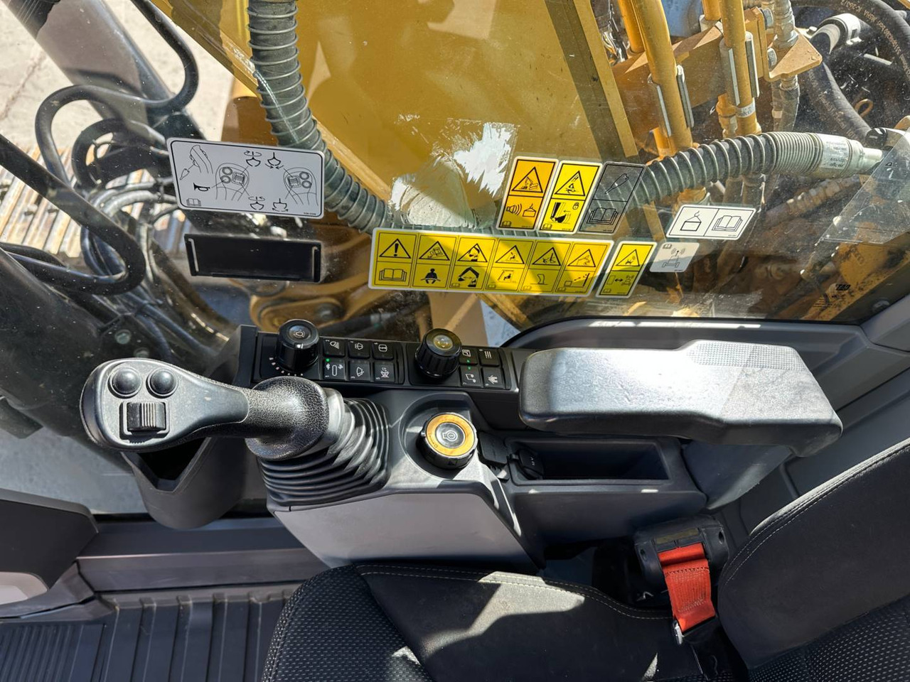 Lintekskavaator CAT 323: pilt 12