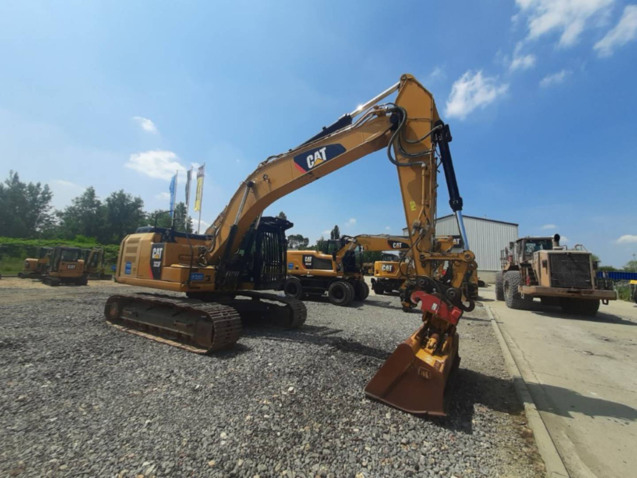 CAT 323FL - Lintekskavaator: pilt 2 CAT 323FL - Lintekskavaator: pilt 2