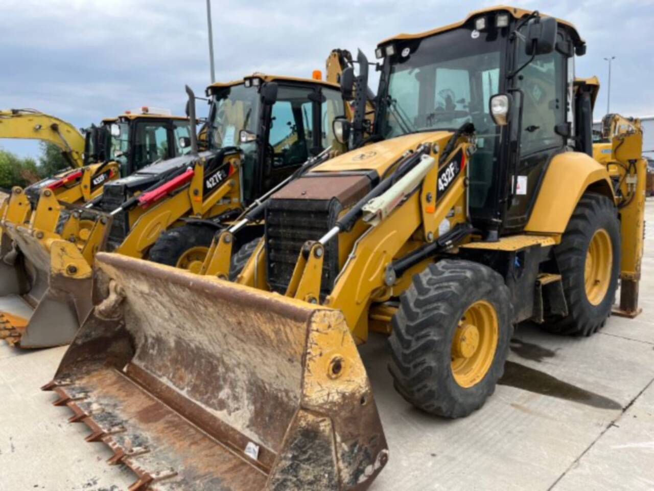 Ekskavaator-laadur CAT 432F2: pilt 1