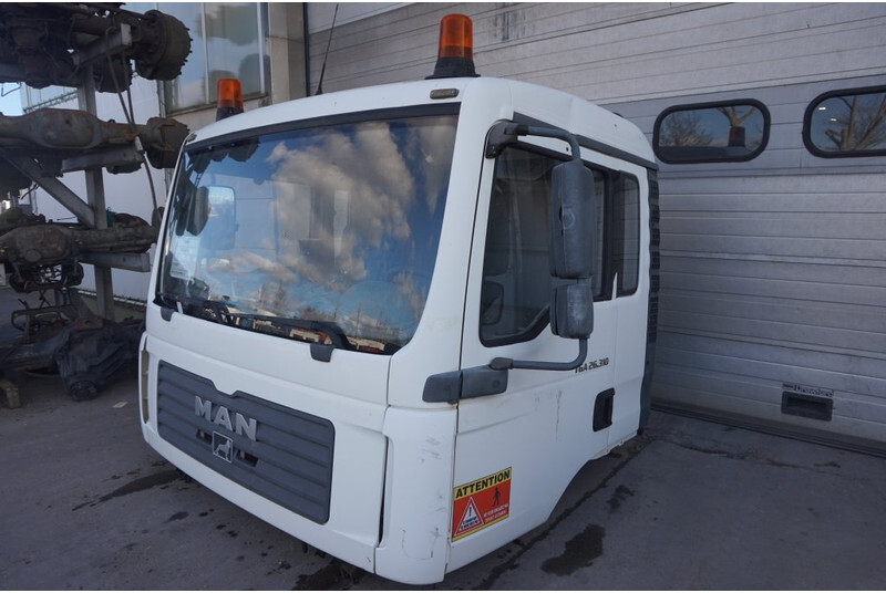 MAN F99L17 TGA 81.60000-7838 - Kabiin ja interjöör - Veoauto: pilt 3 MAN F99L17 TGA 81.60000-7838 - Kabiin ja interjöör - Veoauto: pilt 3
