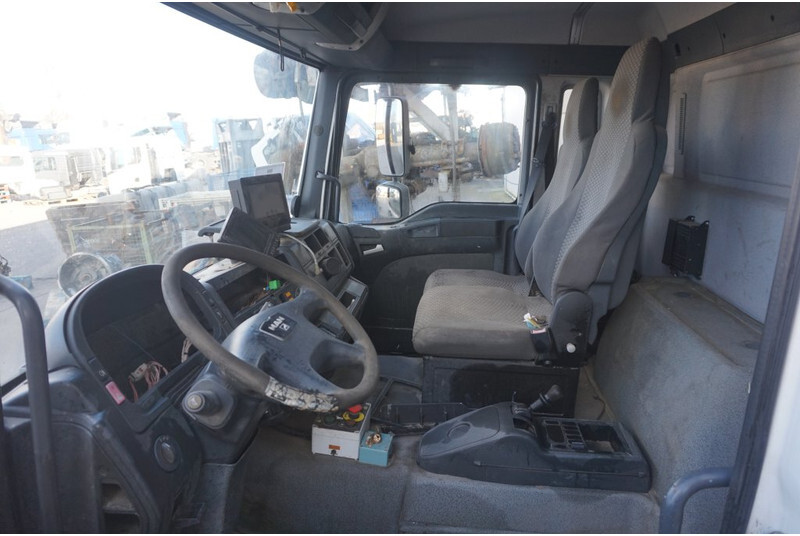 MAN F99L17 TGA 81.60000-7838 - Kabiin ja interjöör - Veoauto: pilt 5 MAN F99L17 TGA 81.60000-7838 - Kabiin ja interjöör - Veoauto: pilt 5