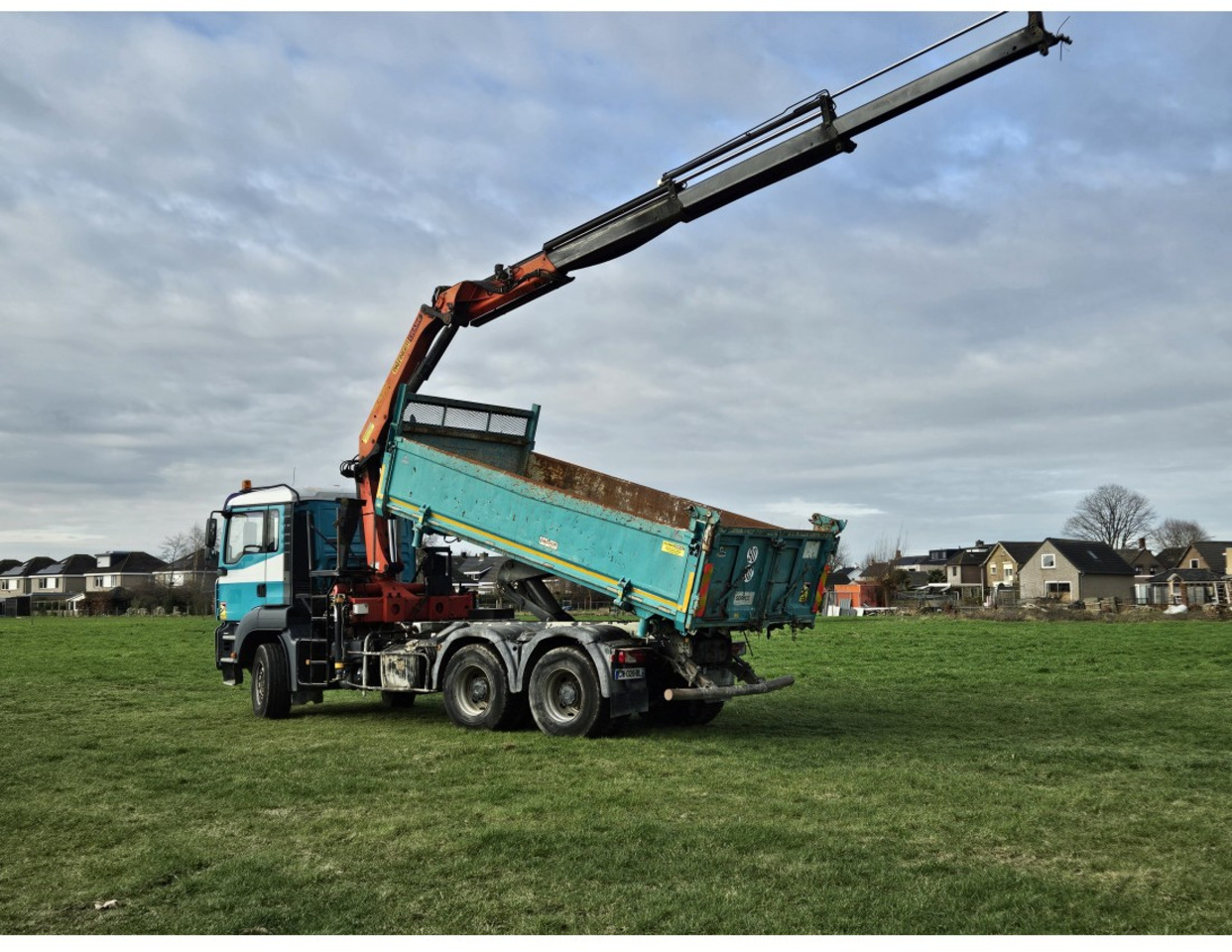 MAN TGA 33.360 TIPPER 3 SIDE CRANE PALFINGER 16502 *REMOTE CONTROL - Kallurauto: pilt 4 MAN TGA 33.360 TIPPER 3 SIDE CRANE PALFINGER 16502 *REMOTE CONTROL - Kallurauto: pilt 4