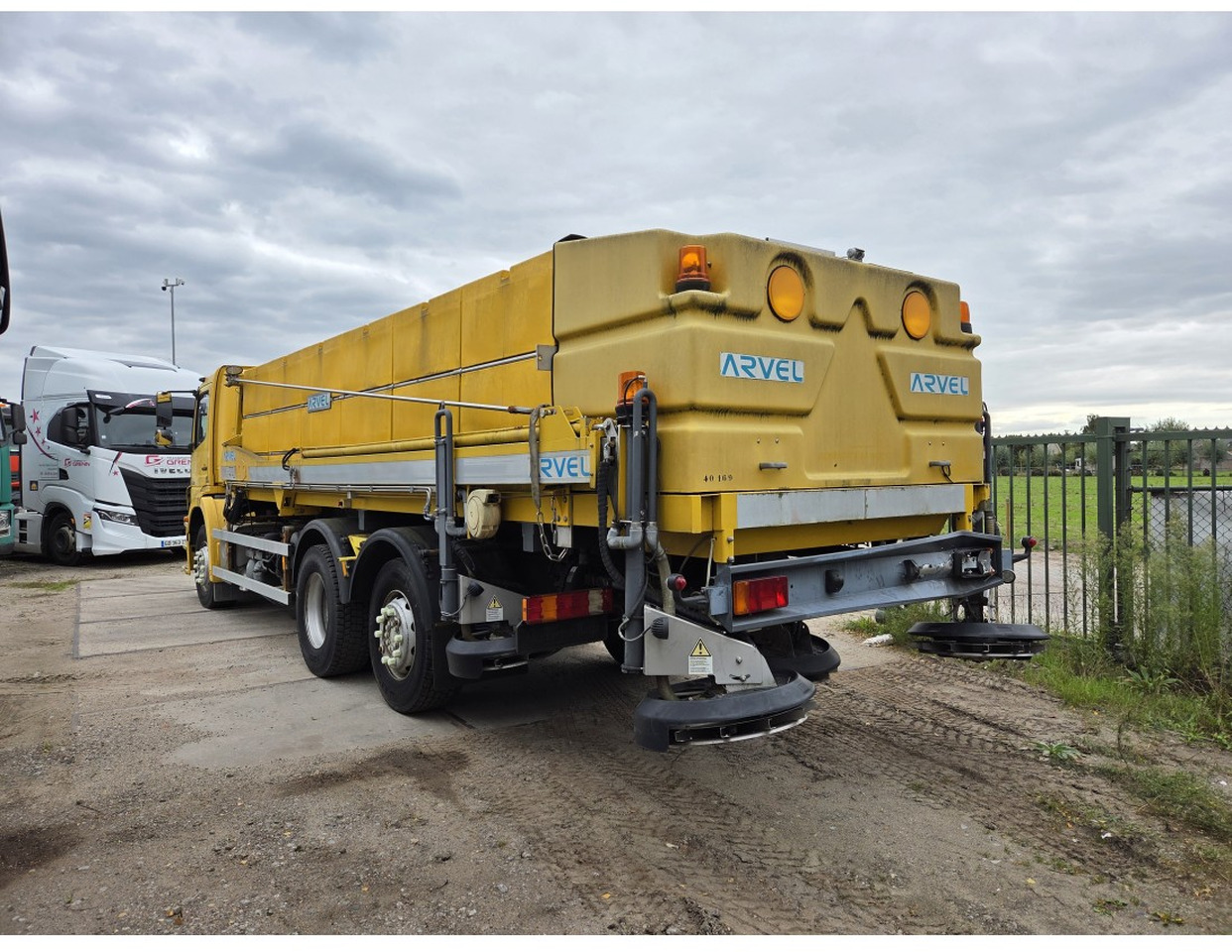 MERCEDES AXOR 2533 6X2 CHASSIS LOW MILEAGE - Kabiinišassiiga veoauto, Lumekoristusmasina: pilt 2 MERCEDES AXOR 2533 6X2 CHASSIS LOW MILEAGE - Kabiinišassiiga veoauto, Lumekoristusmasina: pilt 2