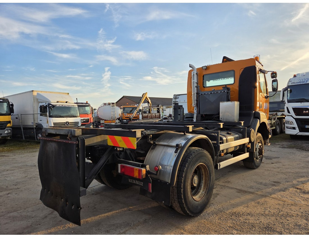 Renault Kerax 260 4x4 Chassis Manual Gearbox Mechanical pump Pompe Mecanique - Kabiinišassiiga veoauto: pilt 5 Renault Kerax 260 4x4 Chassis Manual Gearbox Mechanical pump Pompe Mecanique - Kabiinišassiiga veoauto: pilt 5