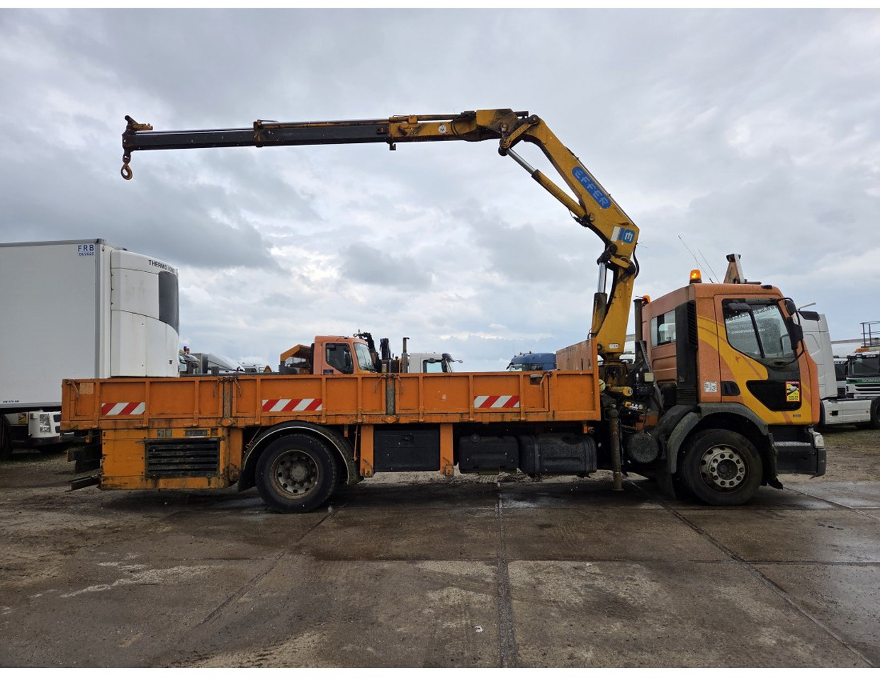 Renault Premium 300 MECHANICAL PUMP OPEN BOX COMPRESSOR CRANE EFFER 140/2S - Madelveok/ Platvormveok, Kraanaga veoauto: pilt 4 Renault Premium 300 MECHANICAL PUMP OPEN BOX COMPRESSOR CRANE EFFER 140/2S - Madelveok/ Platvormveok, Kraanaga veoauto: pilt 4
