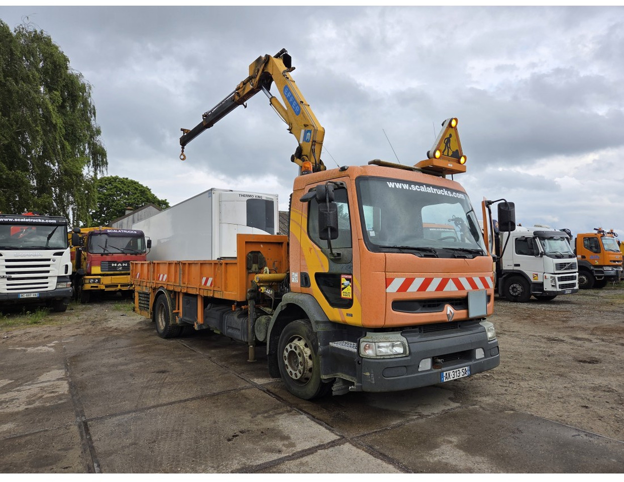 Renault Premium 300 MECHANICAL PUMP OPEN BOX COMPRESSOR CRANE EFFER 140/2S - Madelveok/ Platvormveok, Kraanaga veoauto: pilt 5 Renault Premium 300 MECHANICAL PUMP OPEN BOX COMPRESSOR CRANE EFFER 140/2S - Madelveok/ Platvormveok, Kraanaga veoauto: pilt 5