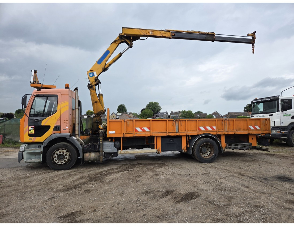 Renault Premium 300 MECHANICAL PUMP OPEN BOX COMPRESSOR CRANE EFFER 140/2S - Madelveok/ Platvormveok, Kraanaga veoauto: pilt 3 Renault Premium 300 MECHANICAL PUMP OPEN BOX COMPRESSOR CRANE EFFER 140/2S - Madelveok/ Platvormveok, Kraanaga veoauto: pilt 3