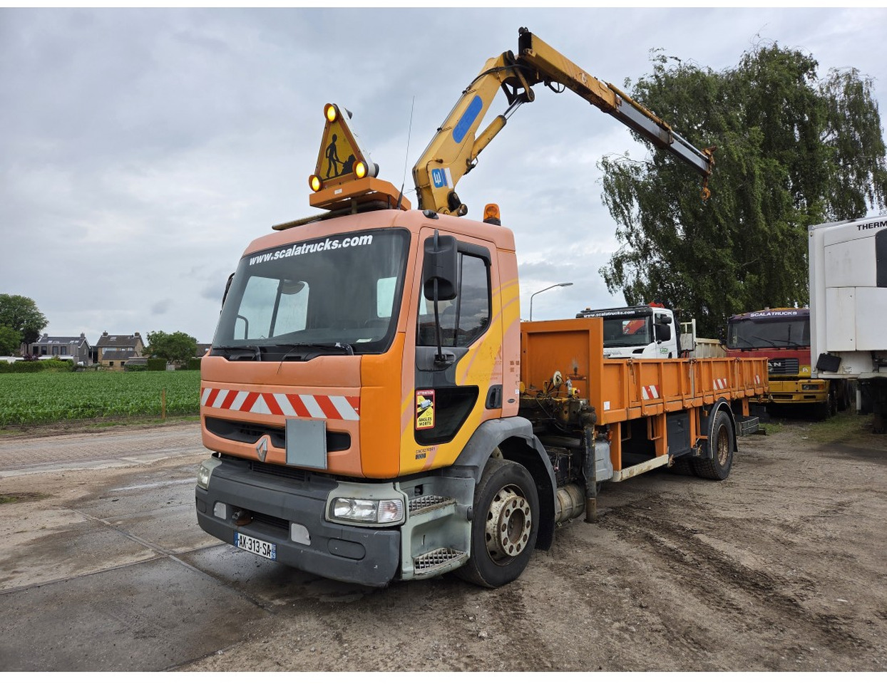 Renault Premium 300 MECHANICAL PUMP OPEN BOX COMPRESSOR CRANE EFFER 140/2S - Madelveok/ Platvormveok, Kraanaga veoauto: pilt 1 Renault Premium 300 MECHANICAL PUMP OPEN BOX COMPRESSOR CRANE EFFER 140/2S - Madelveok/ Platvormveok, Kraanaga veoauto: pilt 1