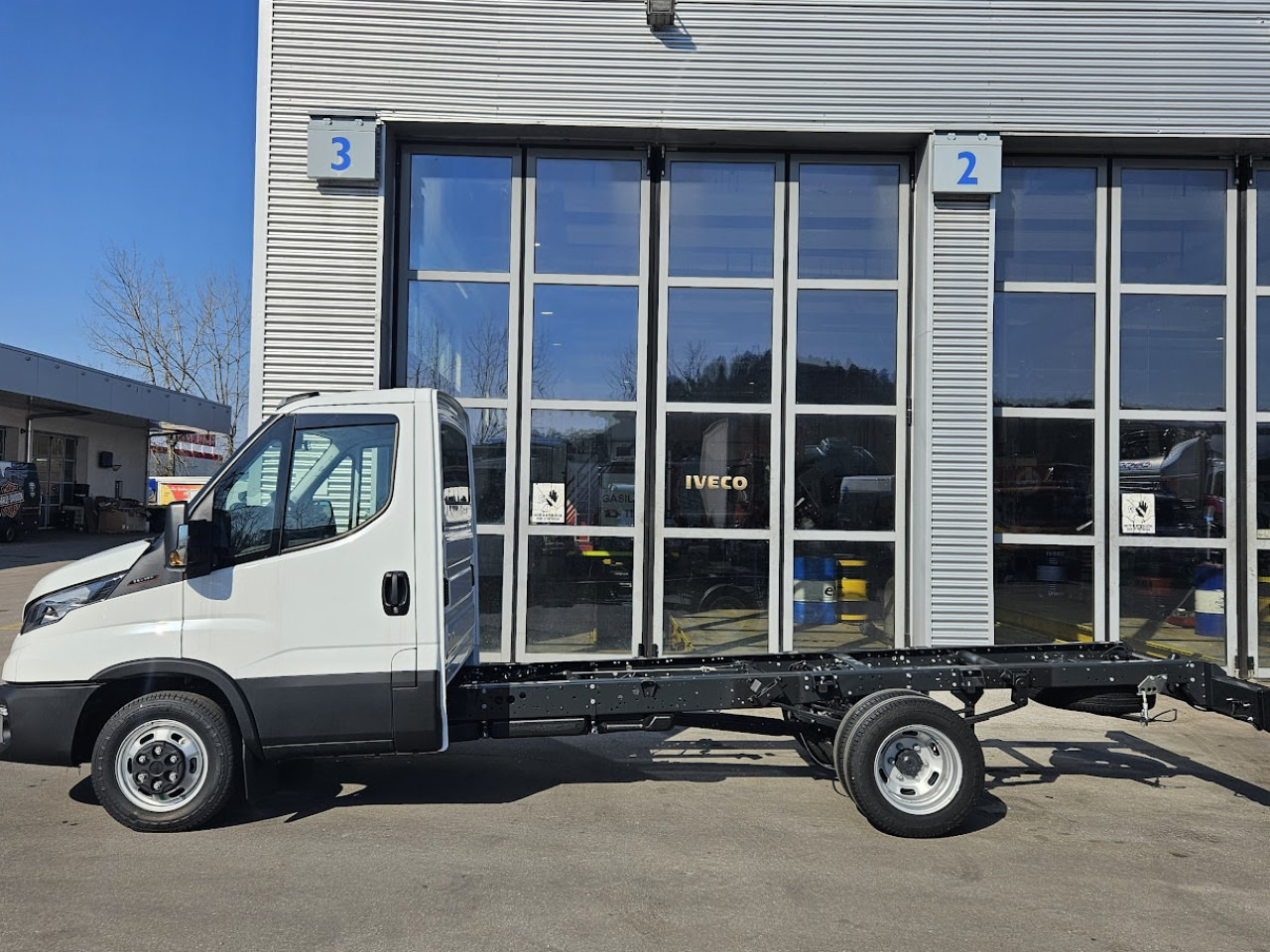 IVECO Daily 35C16H3.0 - Kabiinišassiiga veoauto: pilt 2 IVECO Daily 35C16H3.0 - Kabiinišassiiga veoauto: pilt 2