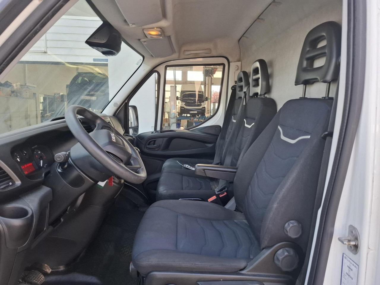 Mikrobuss IVECO Daily 35C16V: pilt 6