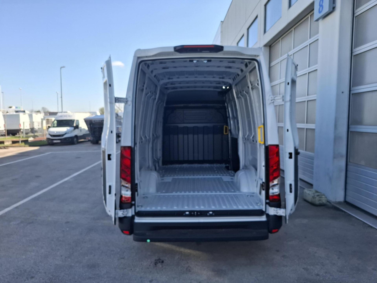IVECO Daily 35S14V - Mikrobuss: pilt 5 IVECO Daily 35S14V - Mikrobuss: pilt 5