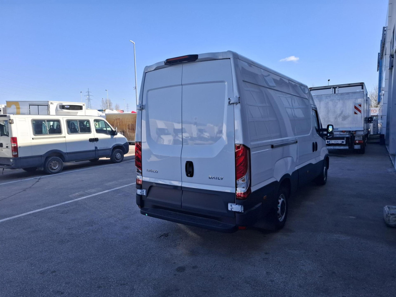 IVECO Daily 35S14V - Mikrobuss: pilt 4 IVECO Daily 35S14V - Mikrobuss: pilt 4
