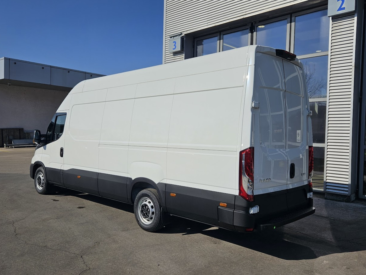 IVECO Daily 35S18H A8 - Mikrobuss: pilt 3 IVECO Daily 35S18H A8 - Mikrobuss: pilt 3