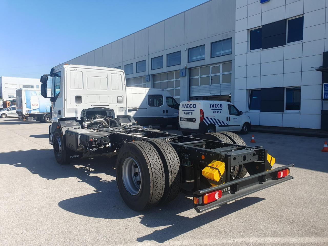 IVECO Eurocargo ML180E32/P - Kabiinišassiiga veoauto: pilt 3 IVECO Eurocargo ML180E32/P - Kabiinišassiiga veoauto: pilt 3