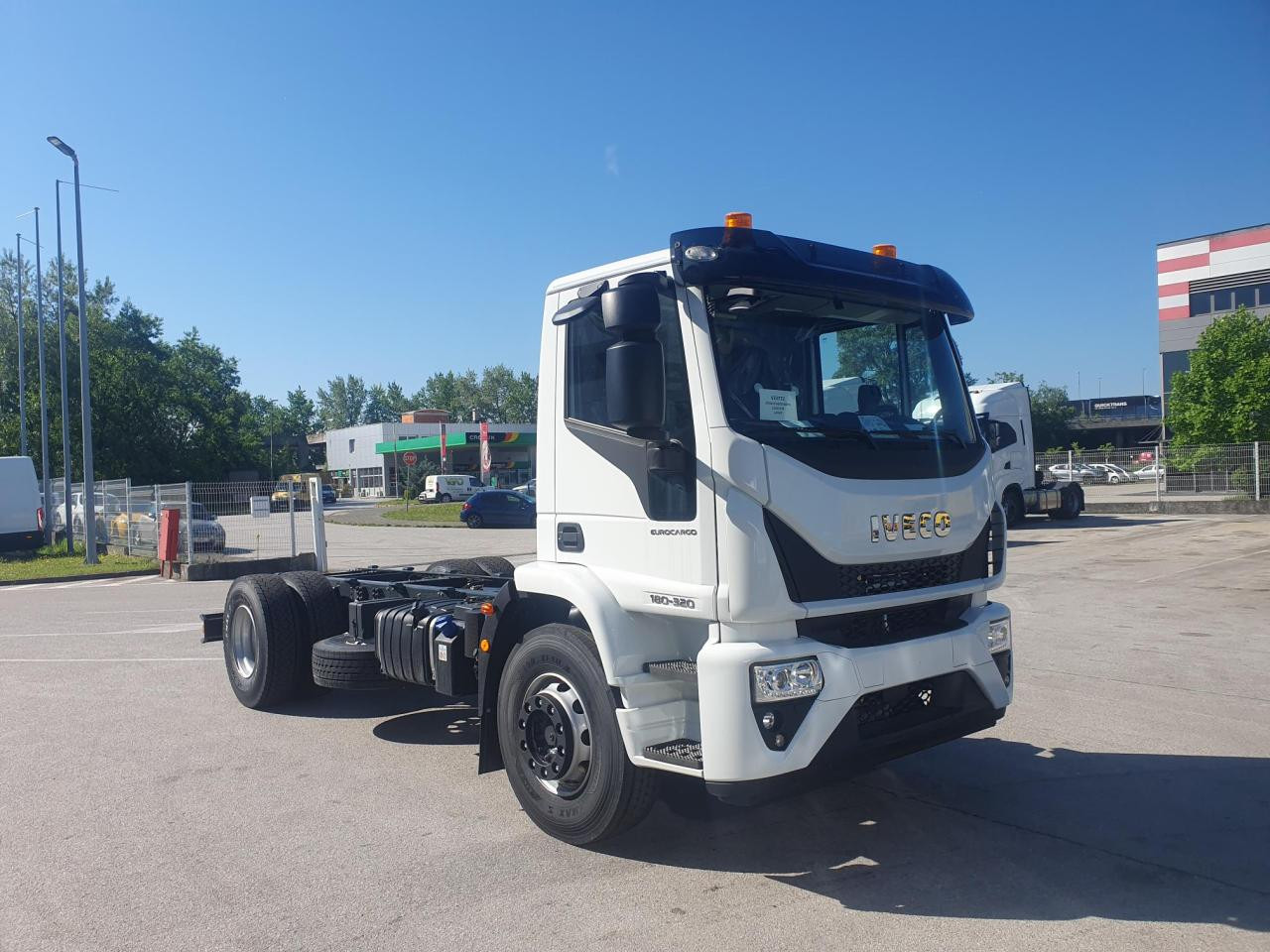 IVECO Eurocargo ML180E32/P - Kabiinišassiiga veoauto: pilt 2 IVECO Eurocargo ML180E32/P - Kabiinišassiiga veoauto: pilt 2