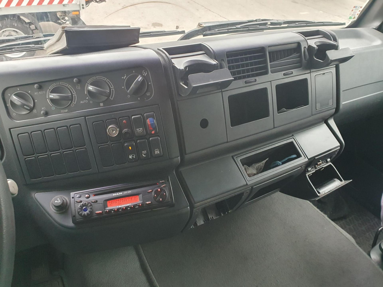 Kasti veoauto MAN TGM 18.330: pilt 10