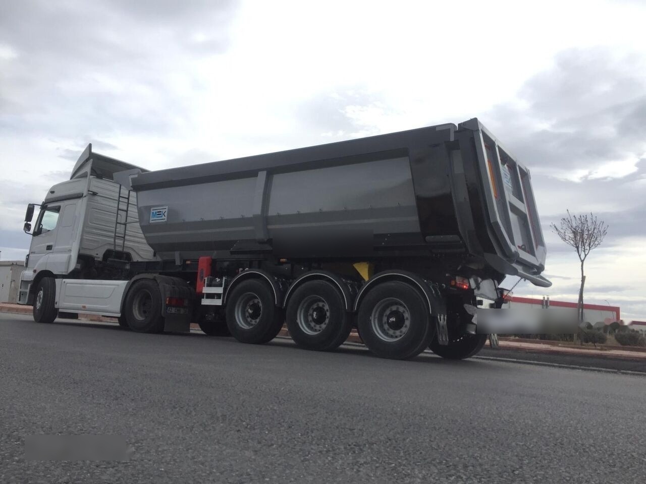 Scorpion Trailer SCORPION TRAILER NEW 3 AXLE TIPPER SEMI TRAILER (MANUFACTURER COMPANY) - Kallur-poolhaagis: pilt 1 Scorpion Trailer SCORPION TRAILER NEW 3 AXLE TIPPER SEMI TRAILER (MANUFACTURER COMPANY) - Kallur-poolhaagis: pilt 1
