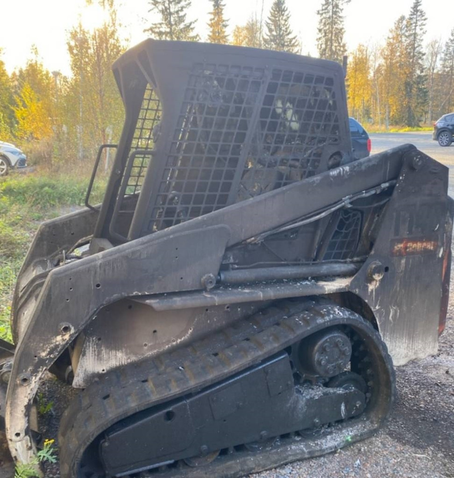 Bobcat T 140 ONLY FOR SPAREPARTS / ENDAST FÖR RESERVDELAR - Mootor - Ehitusmasinad: pilt 2 Bobcat T 140 ONLY FOR SPAREPARTS / ENDAST FÖR RESERVDELAR - Mootor - Ehitusmasinad: pilt 2