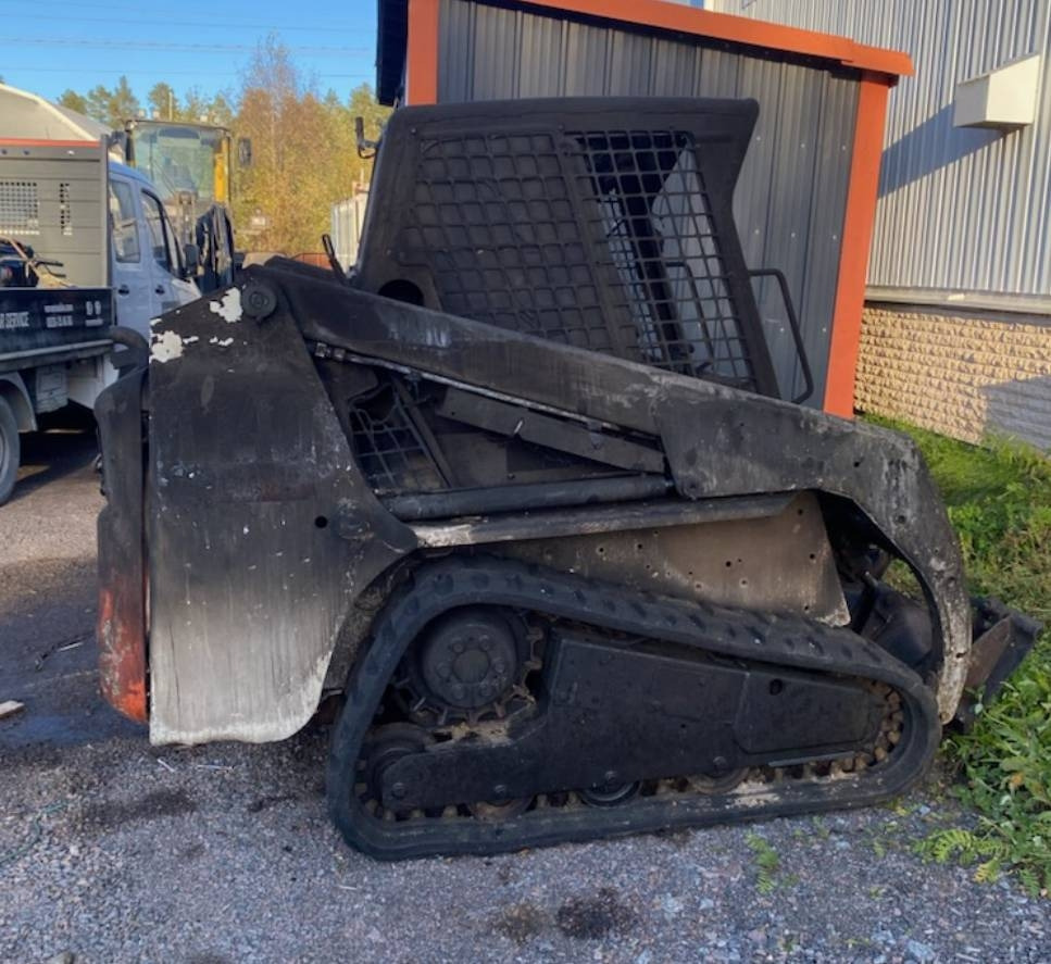 Bobcat T 140 ONLY FOR SPAREPARTS / ENDAST FÖR RESERVDELAR - Mootor - Ehitusmasinad: pilt 1 Bobcat T 140 ONLY FOR SPAREPARTS / ENDAST FÖR RESERVDELAR - Mootor - Ehitusmasinad: pilt 1