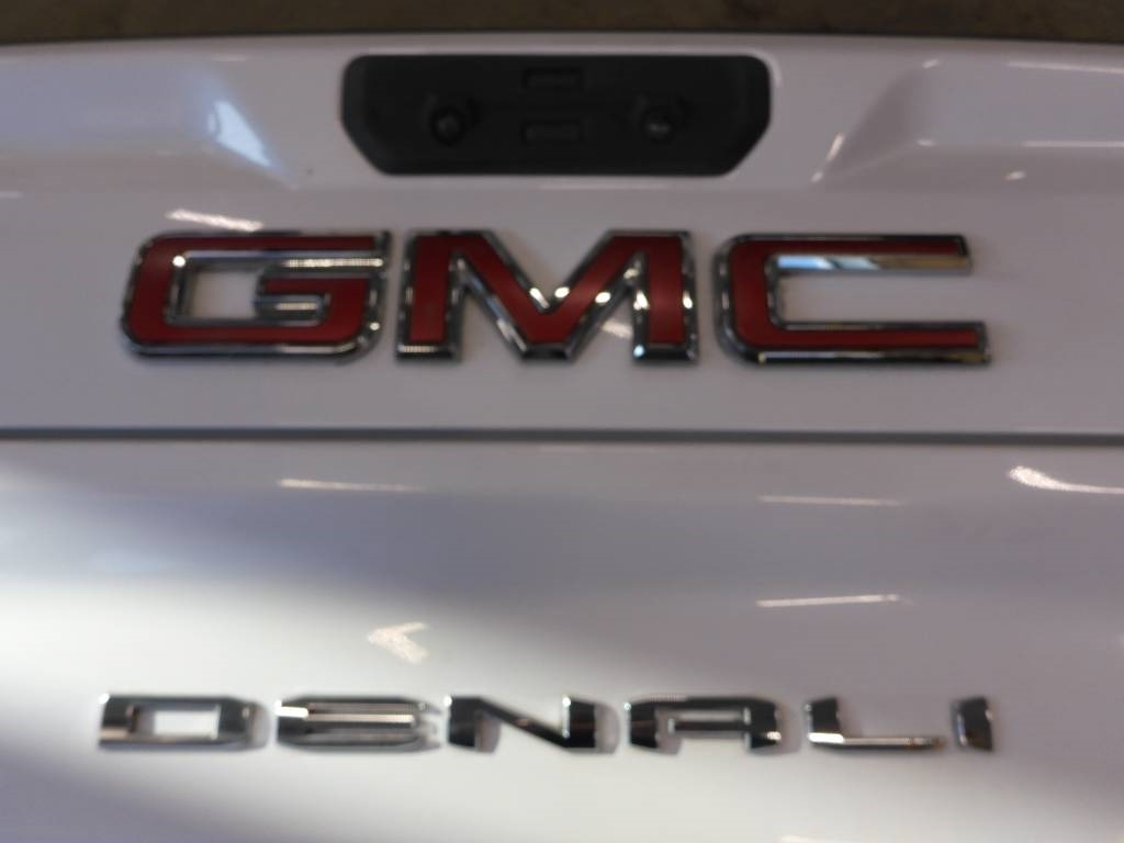 GMC Denali 2021 Flakläm - Kabiin - Veoauto: pilt 2 GMC Denali 2021 Flakläm - Kabiin - Veoauto: pilt 2