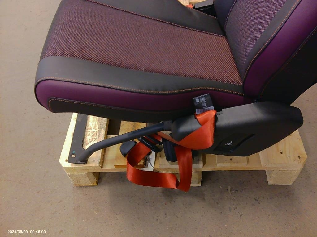 Volvo FM passagerarstol, 23766362 - Kabiin - Veoauto: pilt 5 Volvo FM passagerarstol, 23766362 - Kabiin - Veoauto: pilt 5