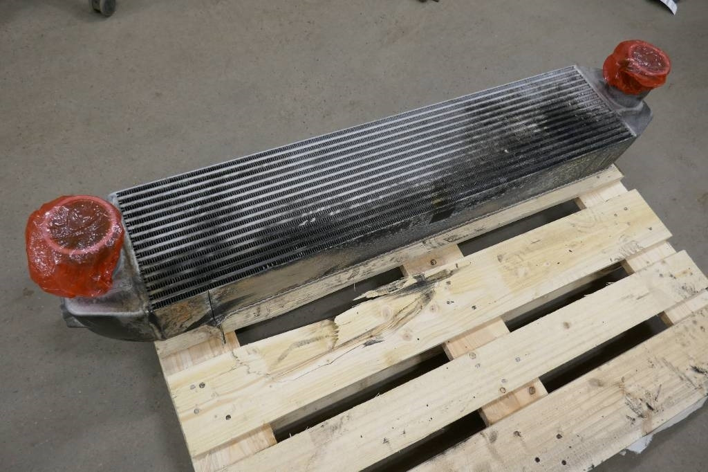 Volvo L180 HL Intercooler, voe866457 - Radiaator - Ehitusmasinad: pilt 1 Volvo L180 HL Intercooler, voe866457 - Radiaator - Ehitusmasinad: pilt 1