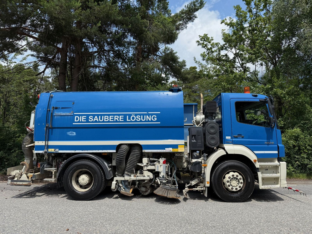 Mercedes-Benz Axor 1829 4x2, E5, EPS, RHD, Faun Kehrmaschine - Tänavapühkimismasin: pilt 5 Mercedes-Benz Axor 1829 4x2, E5, EPS, RHD, Faun Kehrmaschine - Tänavapühkimismasin: pilt 5