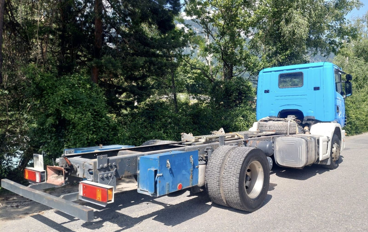 Scania R124LB 420 4x2, Euro 3 - Kabiinišassiiga veoauto: pilt 4 Scania R124LB 420 4x2, Euro 3 - Kabiinišassiiga veoauto: pilt 4