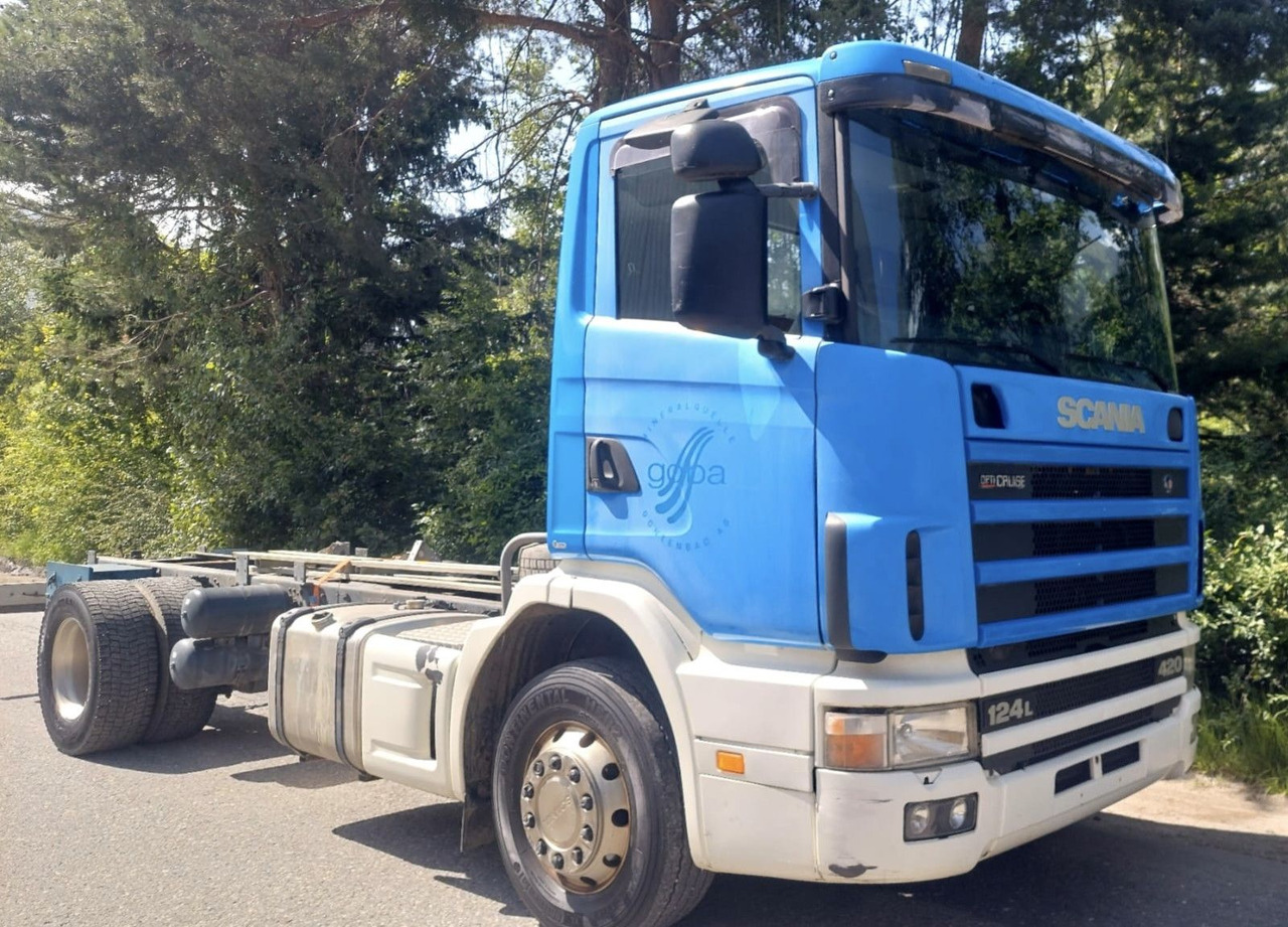 Scania R124LB 420 4x2, Euro 3 - Kabiinišassiiga veoauto: pilt 1 Scania R124LB 420 4x2, Euro 3 - Kabiinišassiiga veoauto: pilt 1