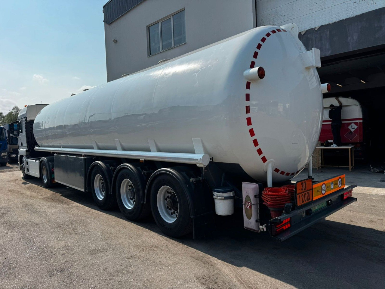 Schrader Treibstoff Diesel/Benzin, 4 Kammern, Sening - Tsistern poolhaagis: pilt 4 Schrader Treibstoff Diesel/Benzin, 4 Kammern, Sening - Tsistern poolhaagis: pilt 4