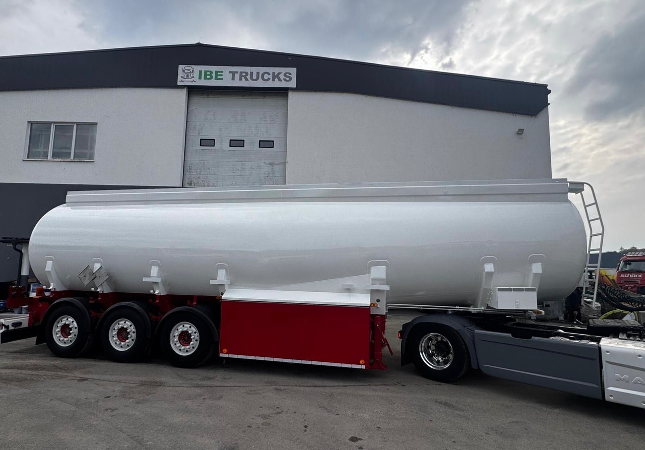 Schwarzmüller TS 3/E ADR, 6 Kammern Treibstoff Fuel - Tsistern poolhaagis: pilt 2 Schwarzmüller TS 3/E ADR, 6 Kammern Treibstoff Fuel - Tsistern poolhaagis: pilt 2