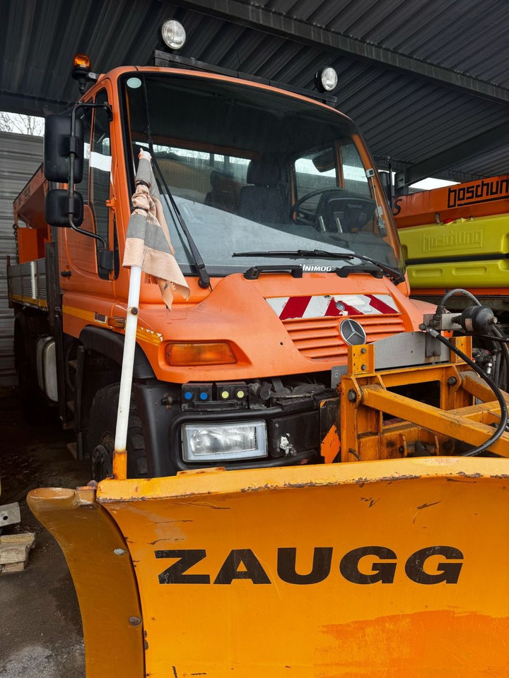 Unimog U400 4x4, Winterdienst, Schild+Streuer - Veoauto: pilt 5 Unimog U400 4x4, Winterdienst, Schild+Streuer - Veoauto: pilt 5