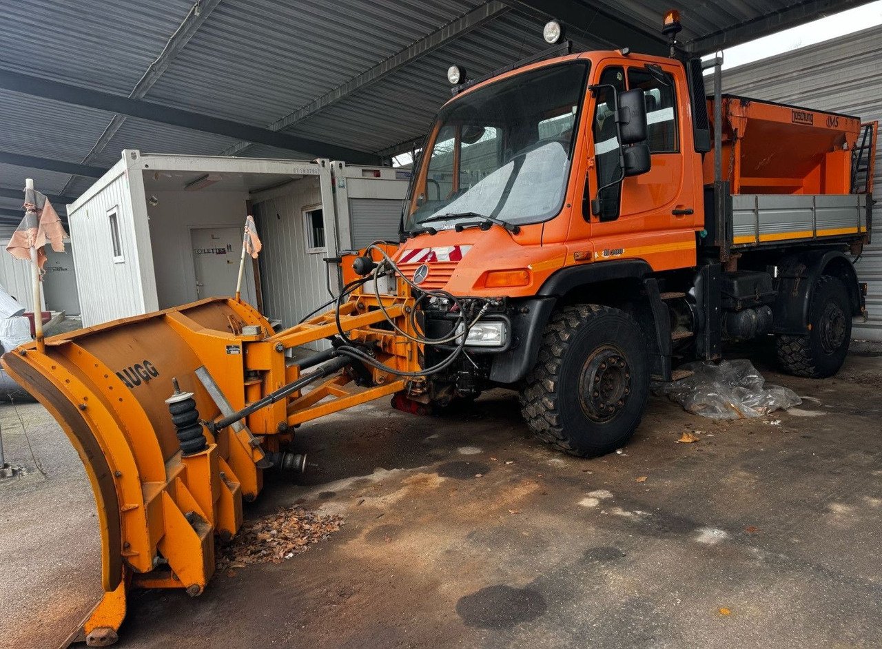 Unimog U400 4x4, Winterdienst, Schild+Streuer - Veoauto: pilt 1 Unimog U400 4x4, Winterdienst, Schild+Streuer - Veoauto: pilt 1