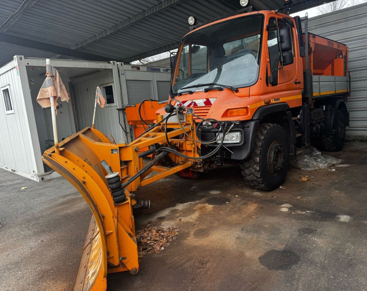 Unimog U400 4x4, Winterdienst, Schild+Streuer - Veoauto: pilt 2 Unimog U400 4x4, Winterdienst, Schild+Streuer - Veoauto: pilt 2