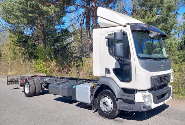 Volvo FL280 4x2, E6, Wohnwagen + 2 Pferdeplaetze Volvo FL280 4x2, E6, 7.40m Chassis, Fahrgestell - Hobuseauto: pilt 3 Volvo FL280 4x2, E6, Wohnwagen + 2 Pferdeplaetze Volvo FL280 4x2, E6, 7.40m Chassis, Fahrgestell - Hobuseauto: pilt 3