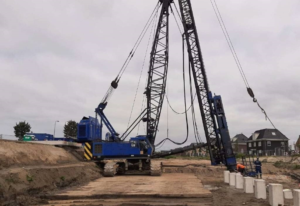 Hitachi KH300-3 PD - Roomikkraana: pilt 2 Hitachi KH300-3 PD - Roomikkraana: pilt 2