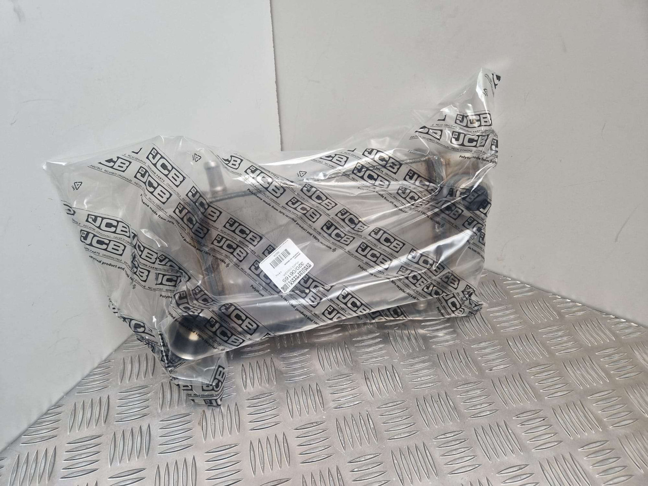 EGR Cooler JCB 320/06165 NEW T4 EGR cooler - Mootor ja varuosad - Ehitusmasinad: pilt 3 EGR Cooler JCB 320/06165 NEW T4 EGR cooler - Mootor ja varuosad - Ehitusmasinad: pilt 3